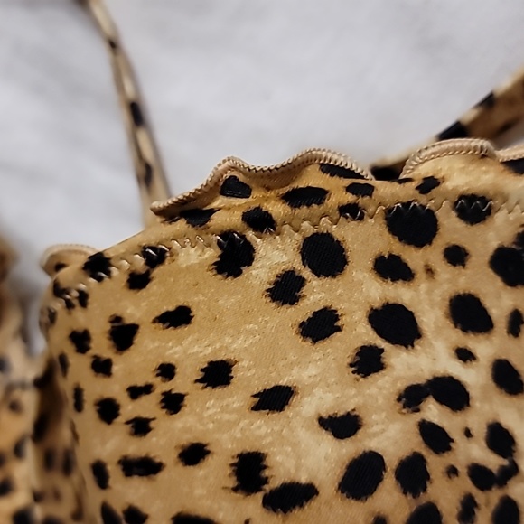 NWT MOLDED LIGHTLY LINED HALTER SWIM YOGA BATHING SUIT TOP 36C UNDERWIRE - Picture 6 of 9